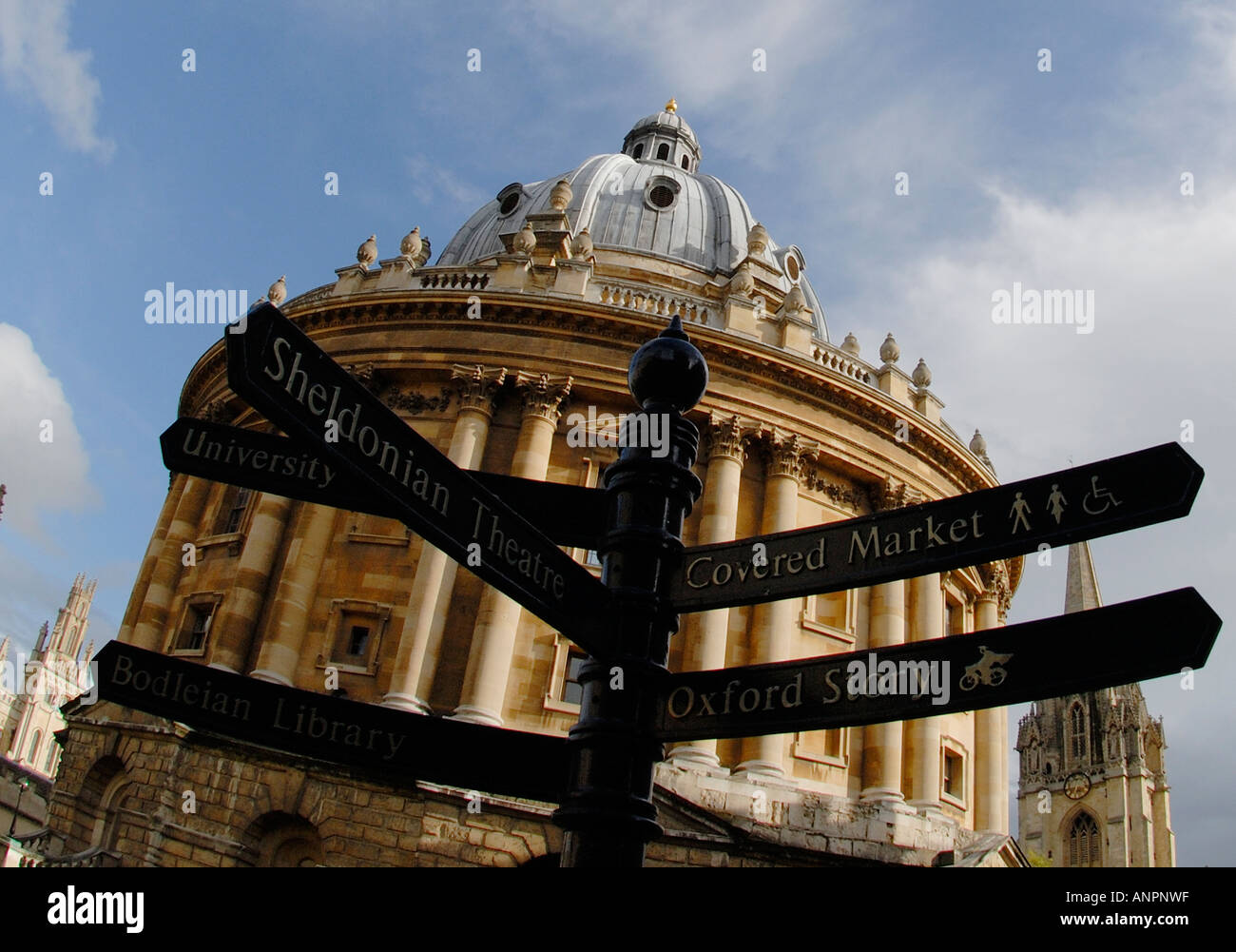 Panneau devant Radcliffe Camera et St Marys Church Oxford Banque D'Images