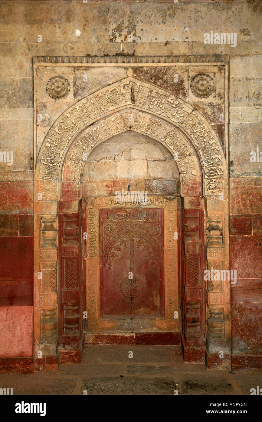 La sculpture et la peinture avec des formes historiques de l'arche de pierre de l'entrée Tombe de Humayun complexe, UNESCO World Heritage site, Delhi, Inde Banque D'Images