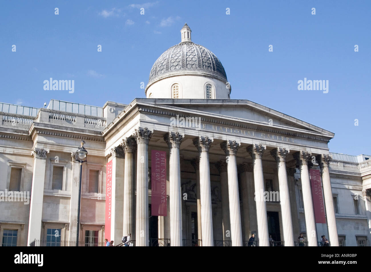 La National Art Gallery à Trafalgar Square dans le centre de Londres, Angleterre Banque D'Images