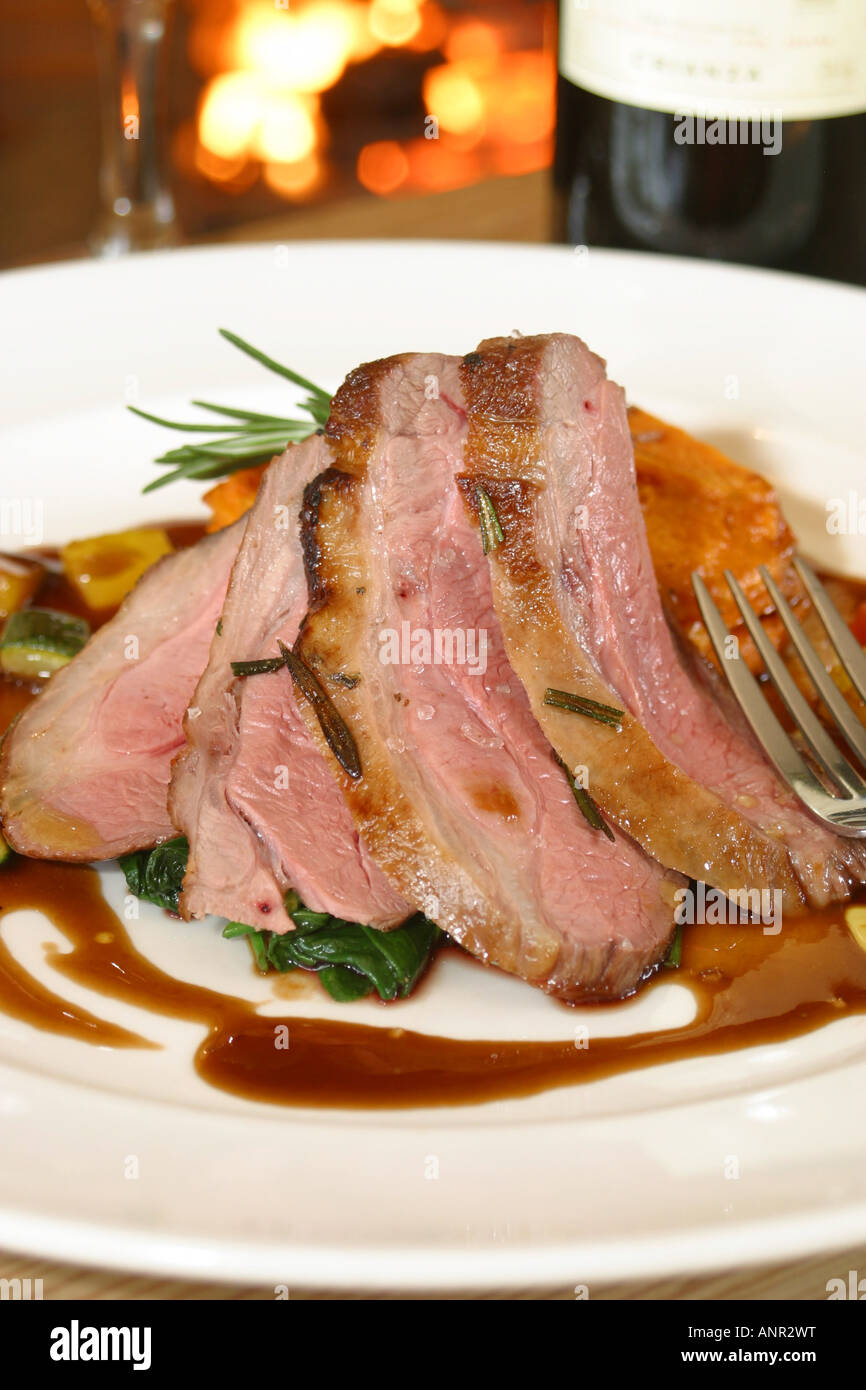 Rôti de boeuf du dimanche élégant Banque D'Images Rôti de boeuf du dimanche élégant Banque D'Images