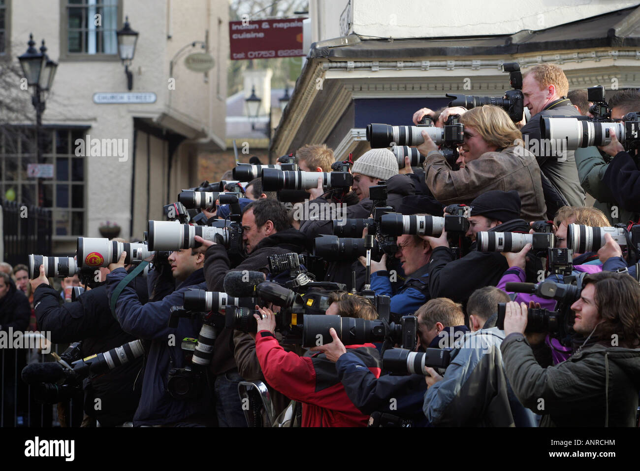 Les photographes à l'extérieur de la Guild Hall à Windsor. Photo par James Boardman Banque D'Images