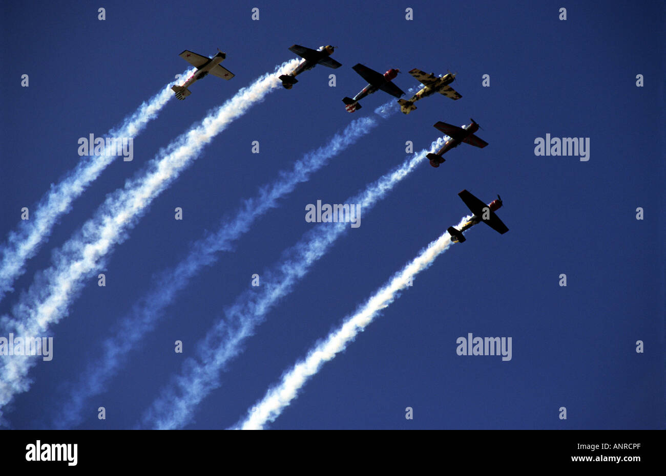 L'équipe display Aerostars en utilisant le Yak 50 avions russes sur Rougham près de Bury St Edmunds, Suffolk, UK. Banque D'Images