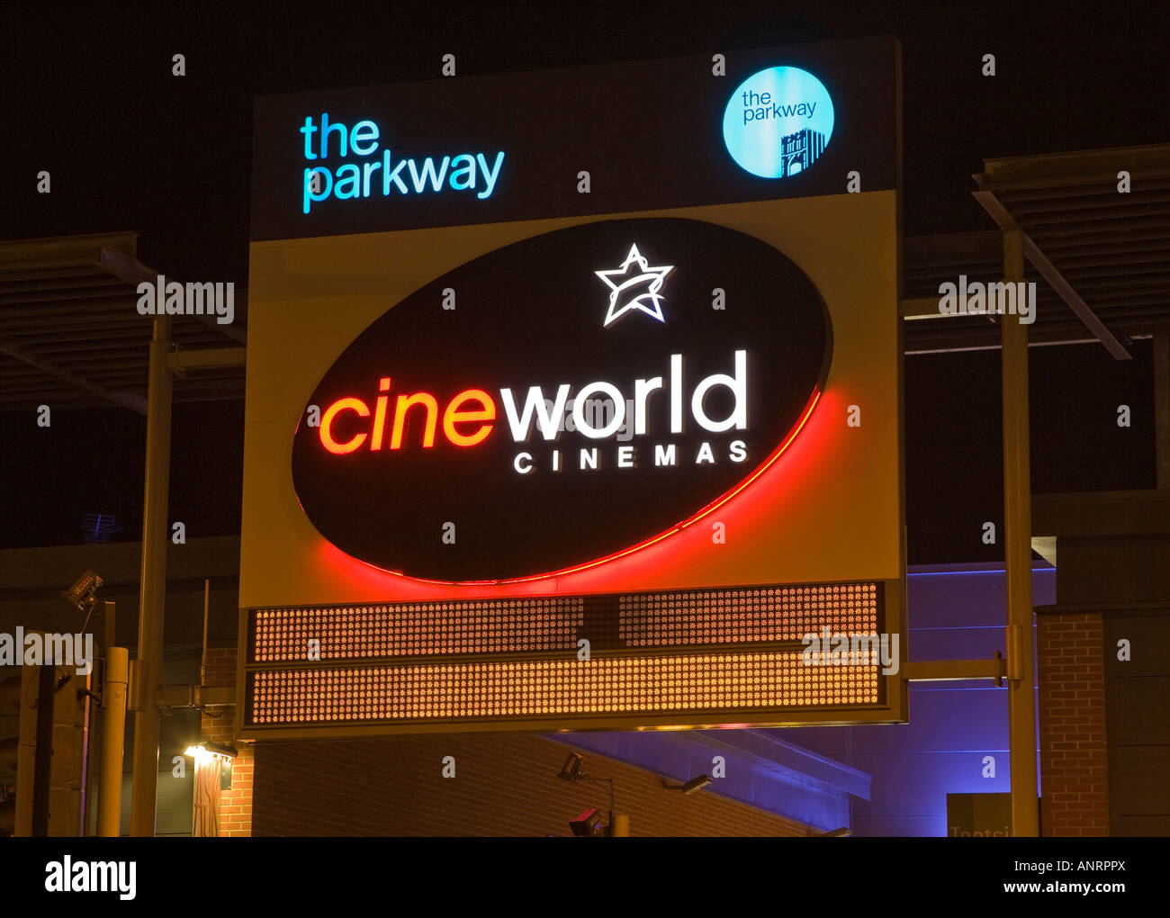 Cinéma Cineworld de nuit dans Parkway, Bury St Edmunds, Royaume-Uni Banque D'Images