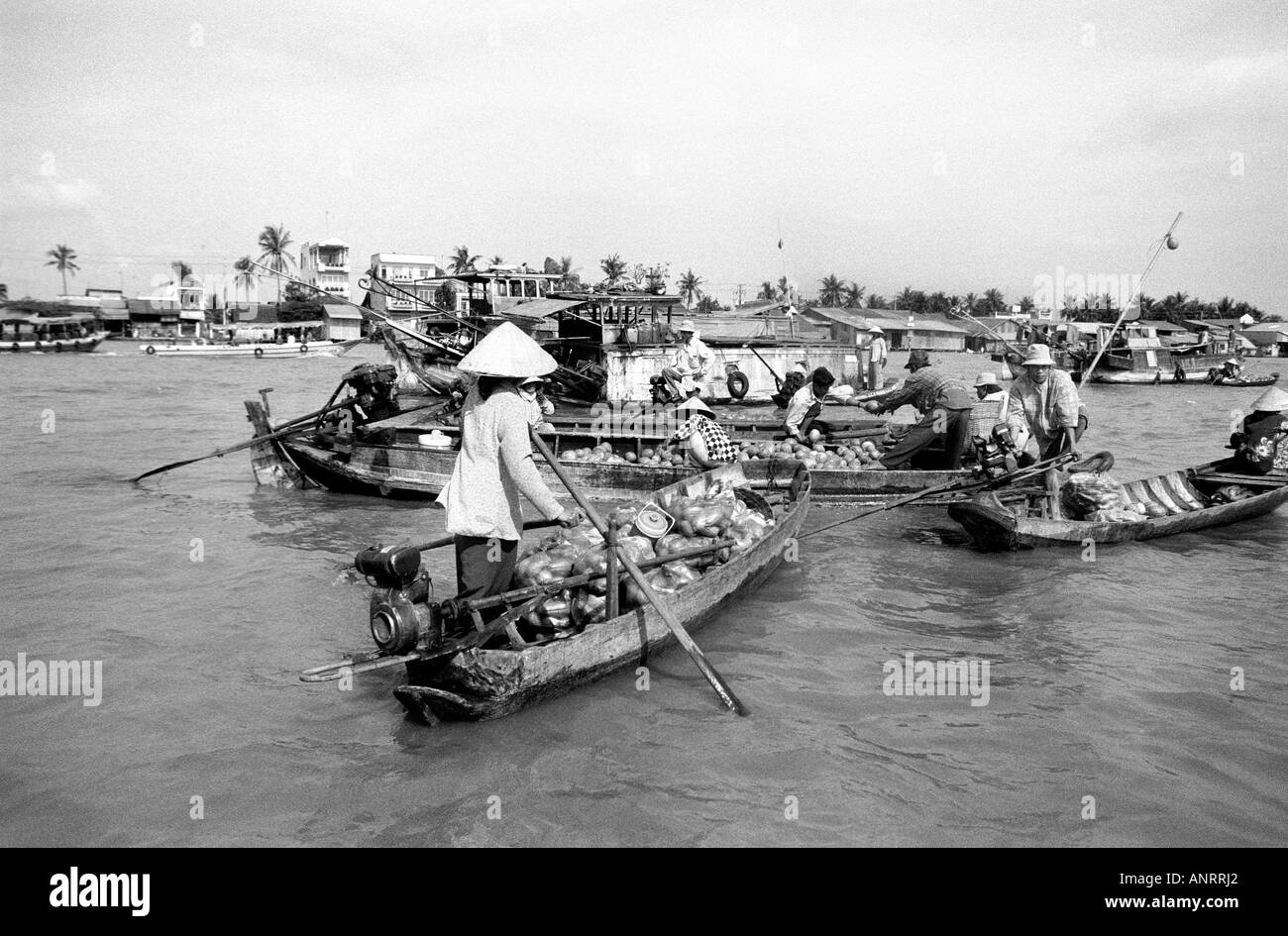 Les marchés flottants dans le Delta du Mekong, Vietnam. Banque D'Images