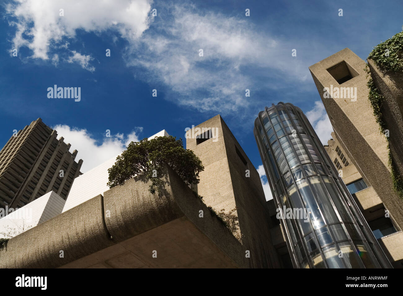 Voir à jusqu'au Barbican Centre à Londres Banque D'Images