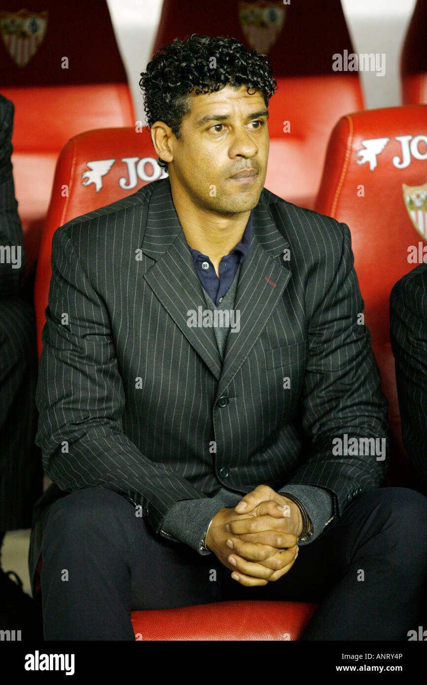 Frank rijkaard coach fc barcelona Banque de photographies et d’images à