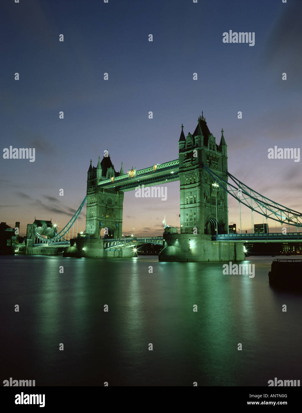 Tower Bridge Tamise London UK Banque D'Images