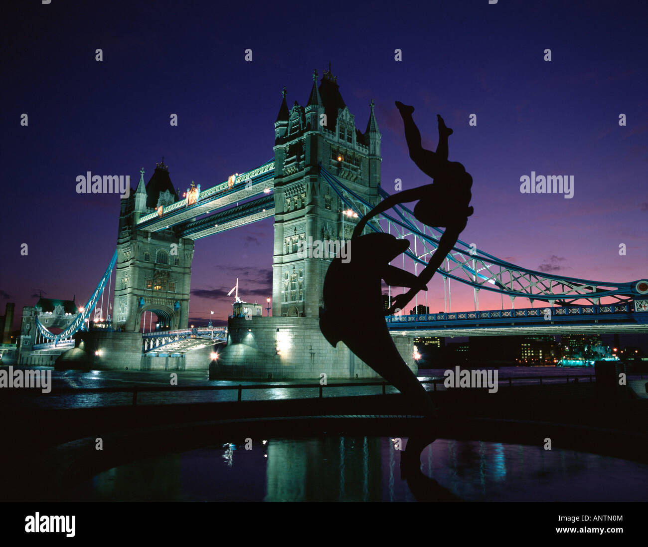 Tower Bridge Tamise London UK Banque D'Images