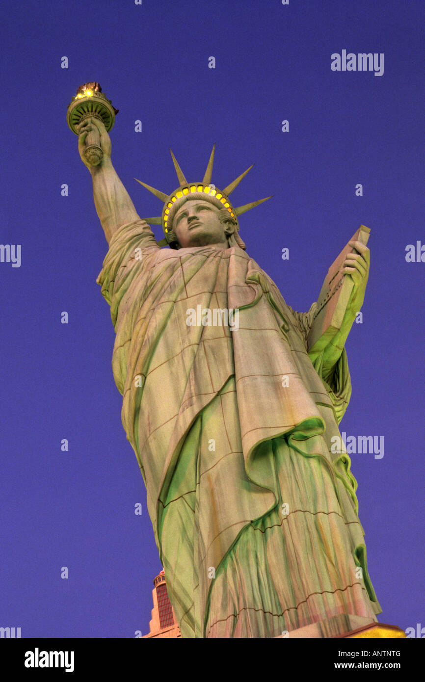 Statue de la liberté réplique sur l'extérieur de l'hôtel de New York Casino Las Vegas NEVADA USA Banque D'Images