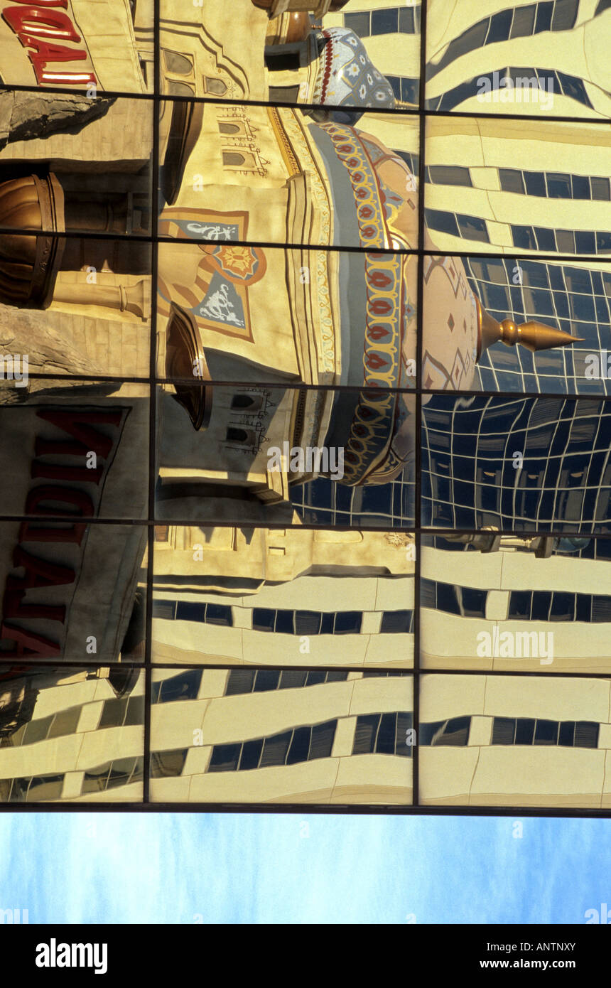 Reflet de la façade de l'Aladdin Hotel Casino à Las Vegas, Nevada, USA Banque D'Images