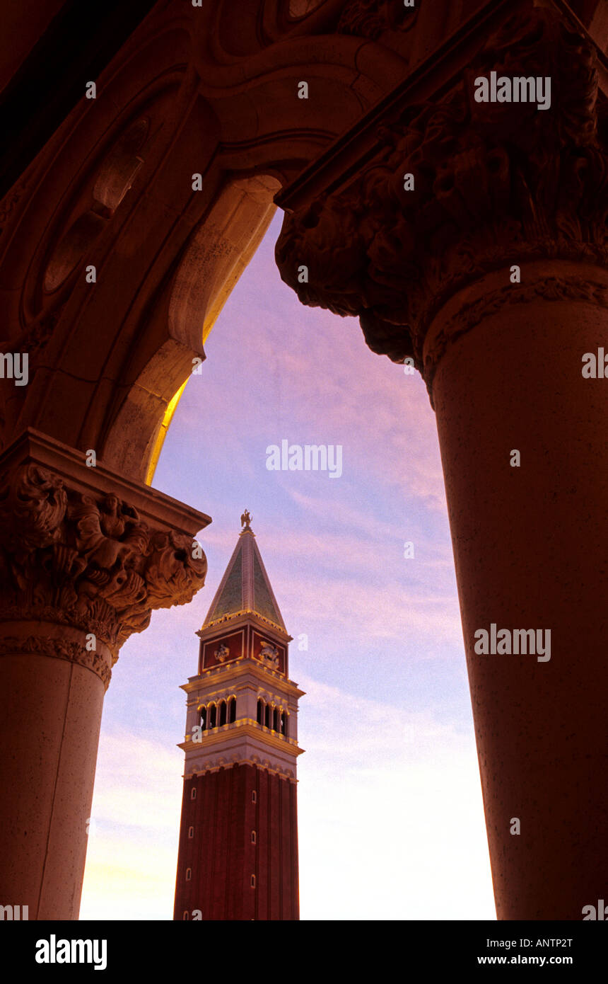 Replica clocher de l'hôtel Campanile di San Marco au Venetian Hotel Casino Las Vegas NEVADA USA Banque D'Images