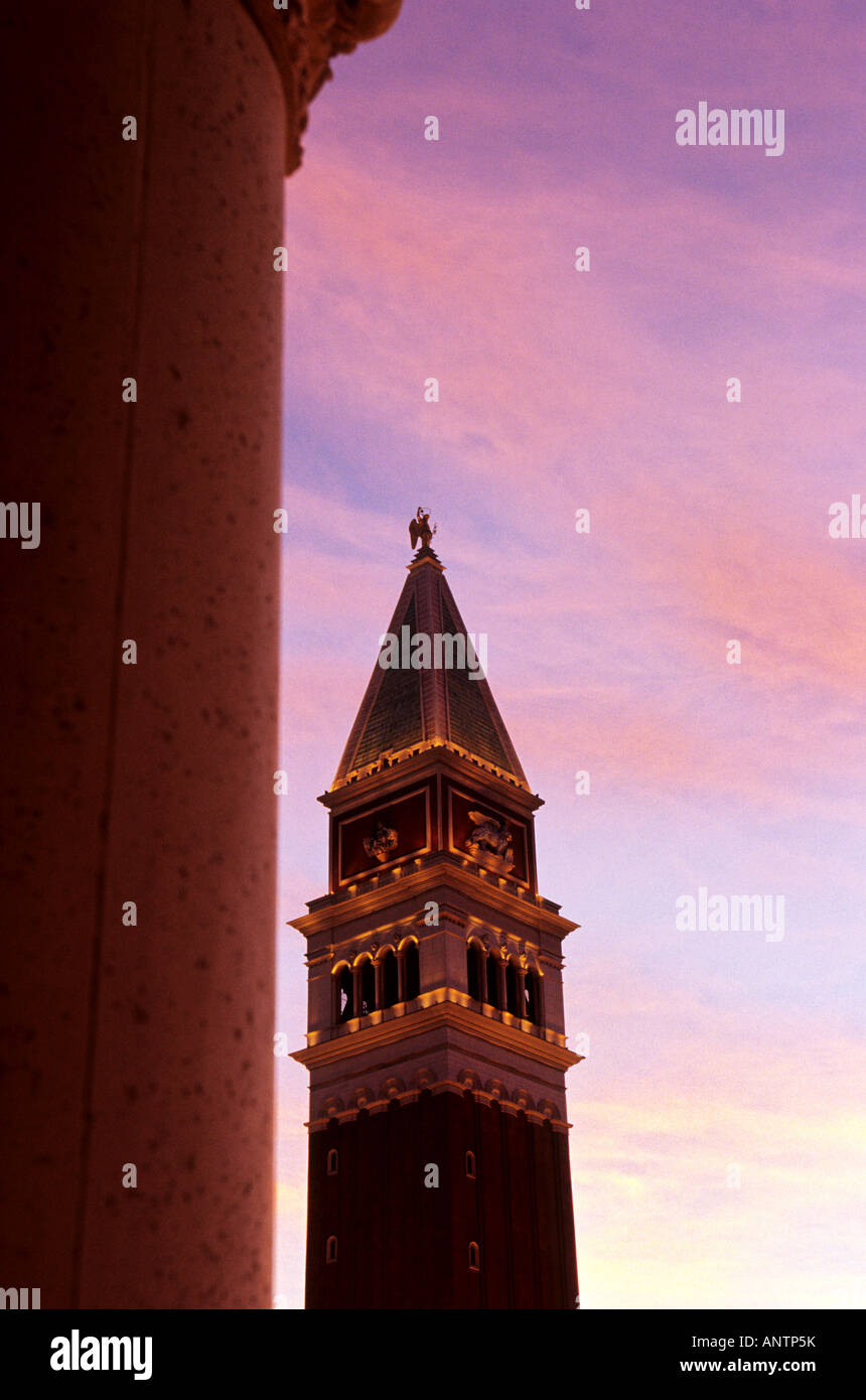 Replica clocher de l'hôtel Campanile di San Marco au Venetian Hotel Casino Las Vegas NEVADA USA Banque D'Images
