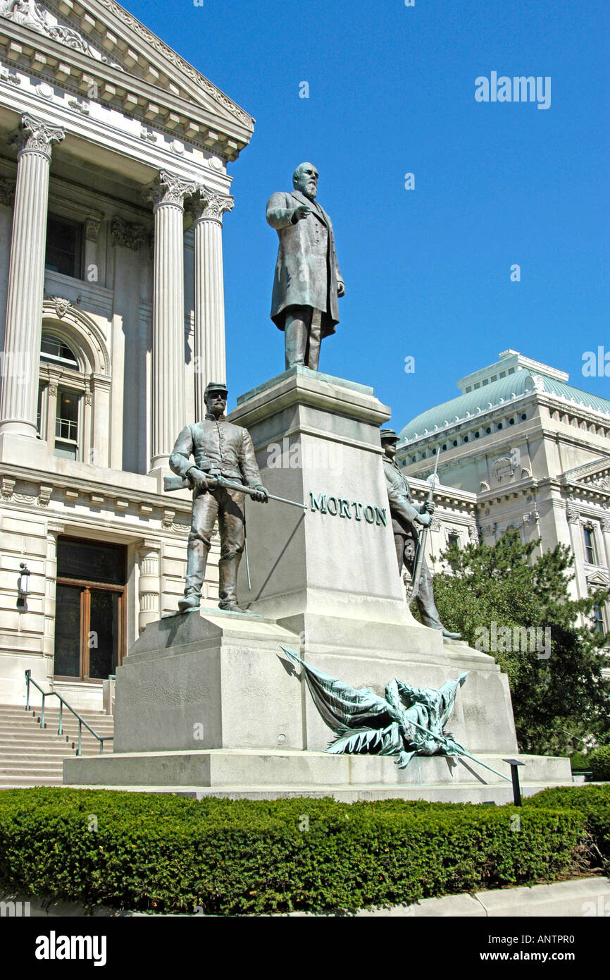 L'Oliver Morton P à l'extérieur de la statue Indiana State Capitol building, Indianapolis, IN Banque D'Images