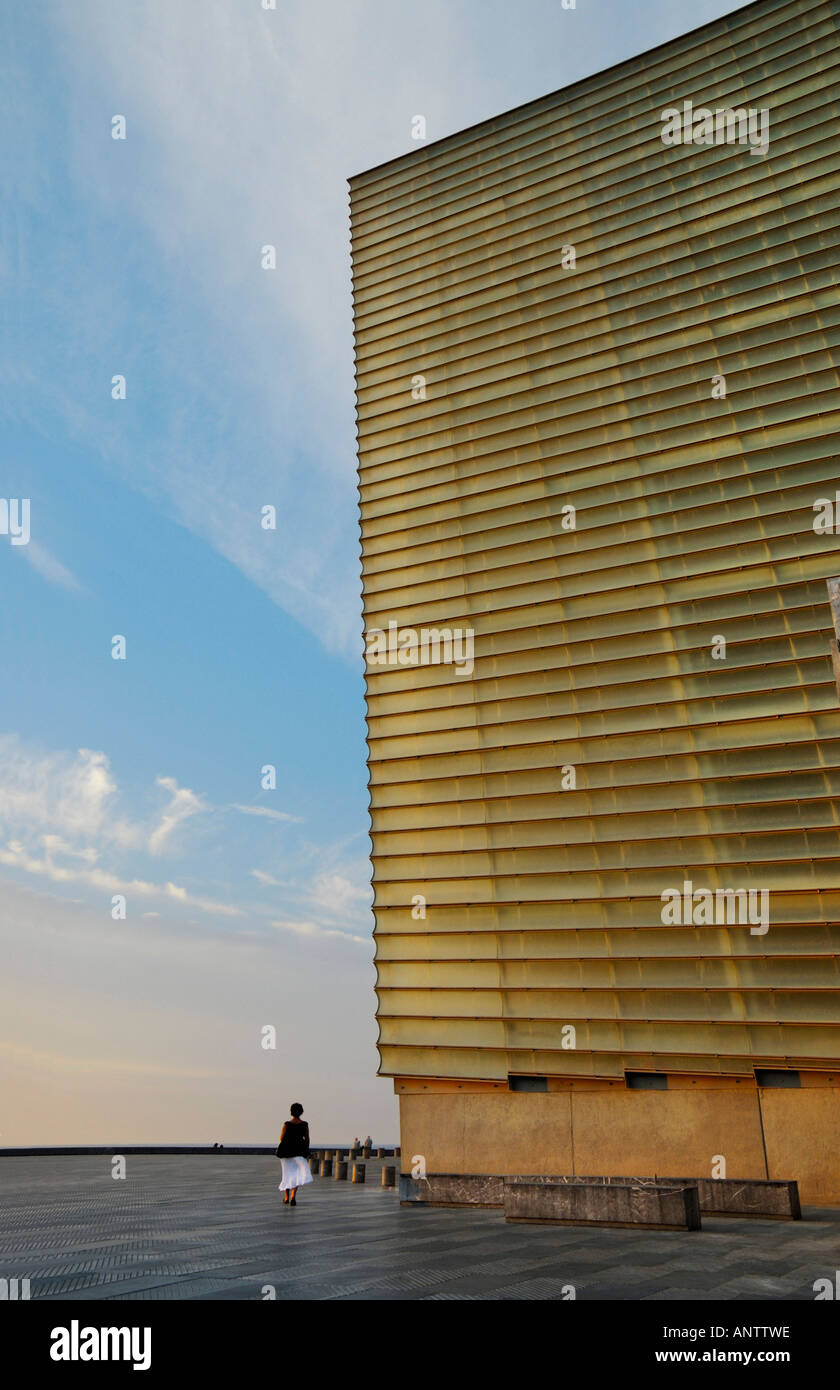 Centre KURSAAL par Rafael Moneo ET PROMENADE ZURRIOLA À DONOSTIA SAN SEBASTIAN CITY GUIPUZCOA ESPAGNE EUZKADI Banque D'Images