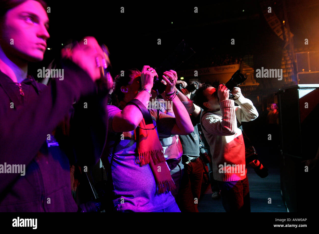 Des photographes dans les stands de l'Alice Cooper Concert à l'aréna intérieur de Nottingham, Nottingham, Royaume-Uni Banque D'Images