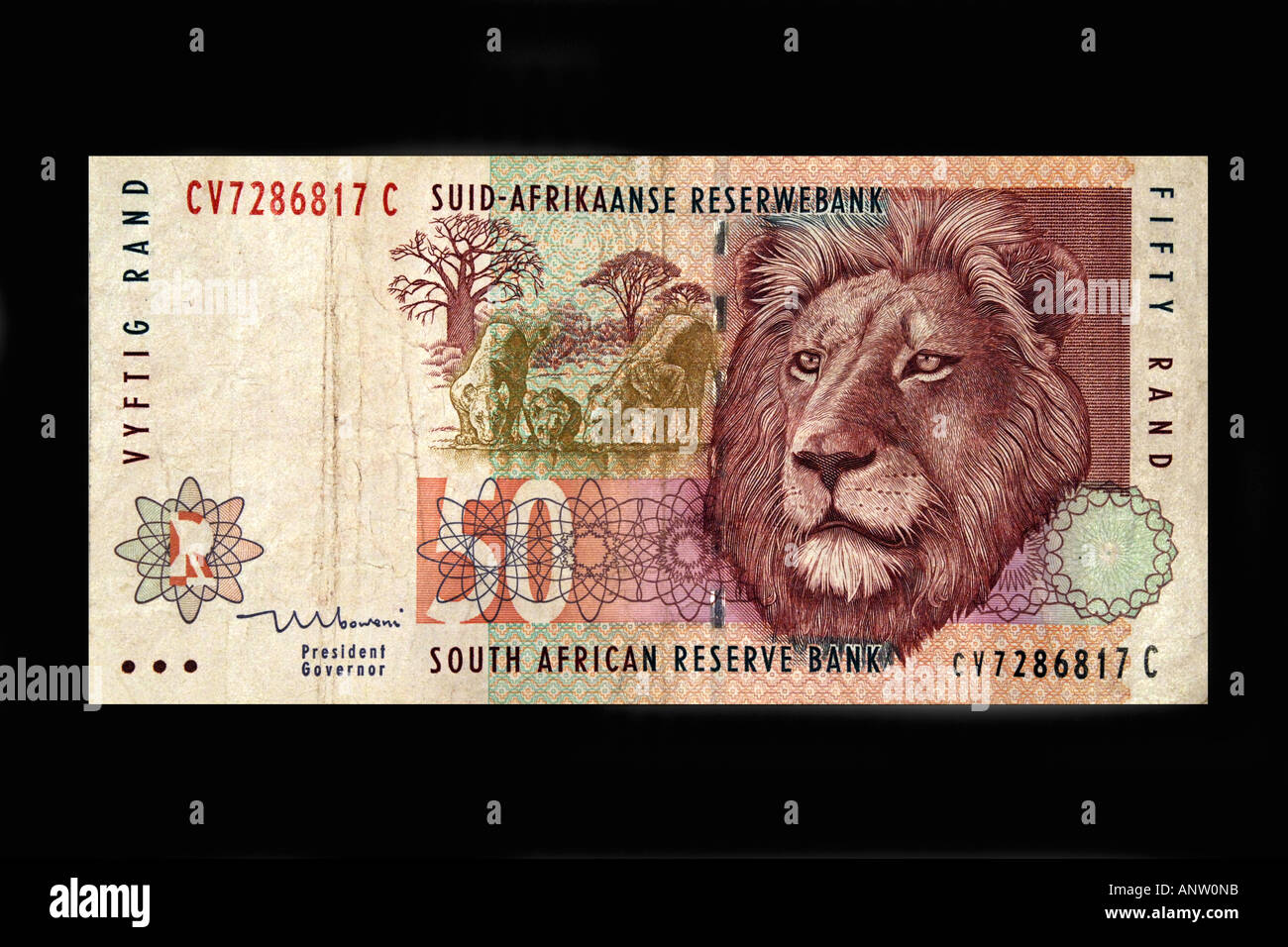 Une cinquante d'Afrique du Sud rand remarque sur un fond noir. Banque D'Images