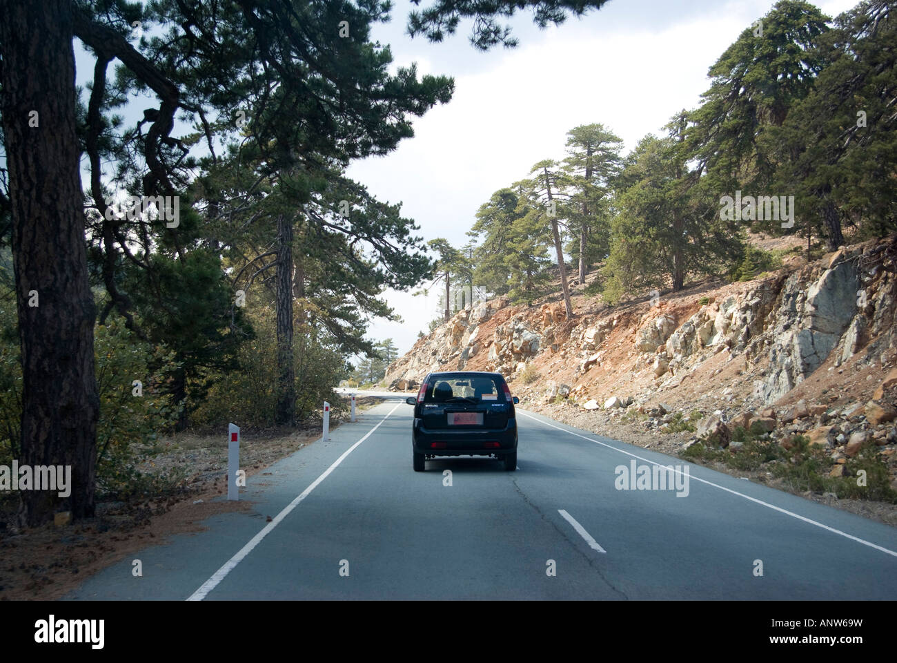 Conduite le long de la route des montagnes Troodos Banque D'Images