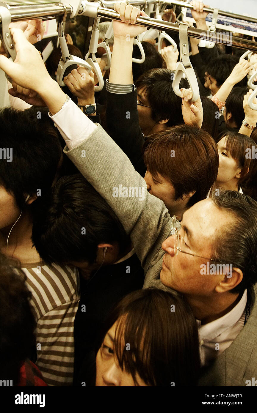 L'écraser ! Les trains de Tokyo Banque D'Images