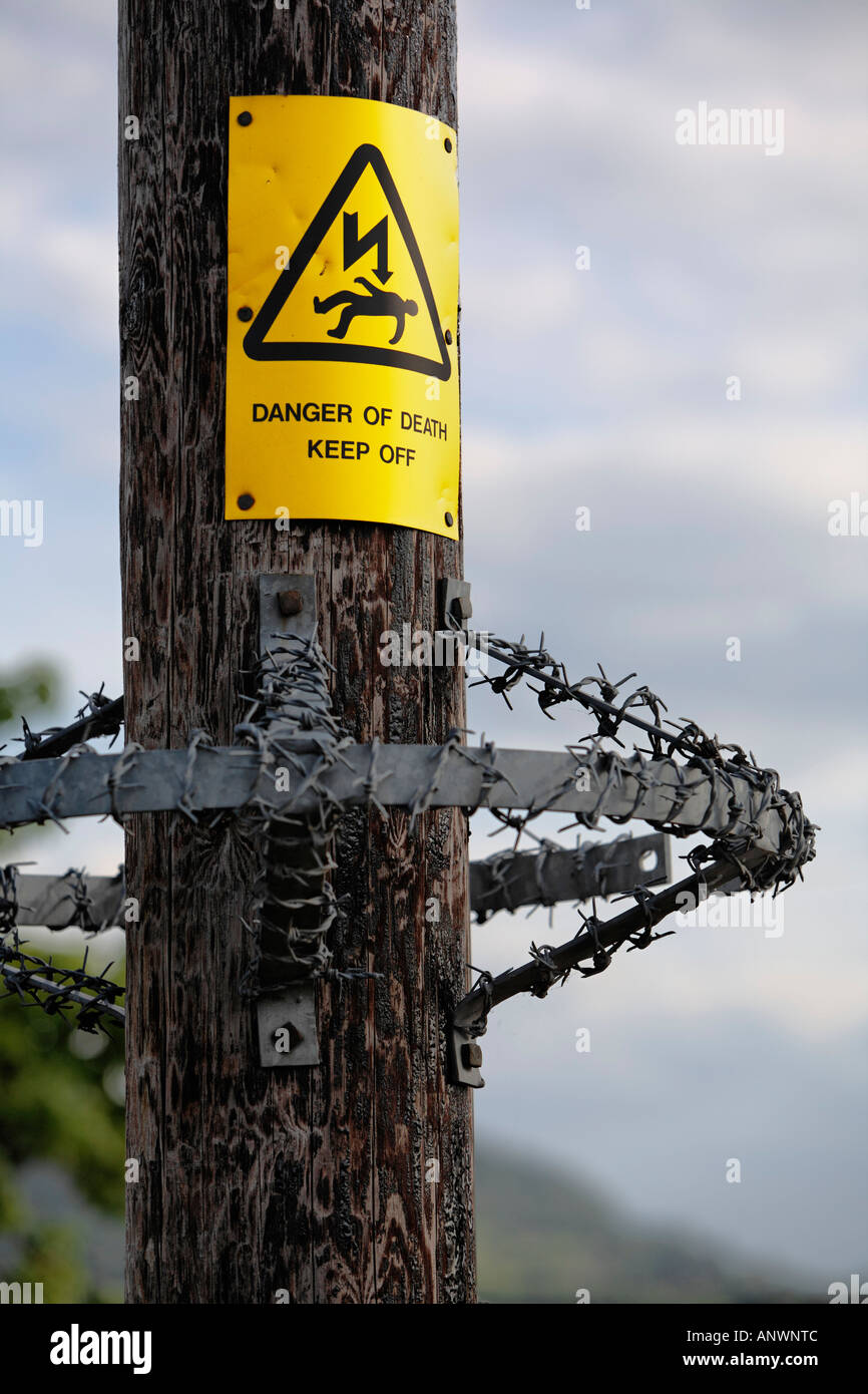 Le signe de danger, mort par electruction Banque D'Images