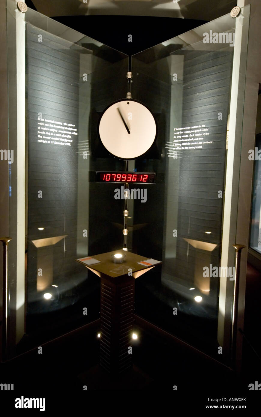 Mort Clock Horloge de la mort dans le monde en l'imperial War Museum London Photo ...