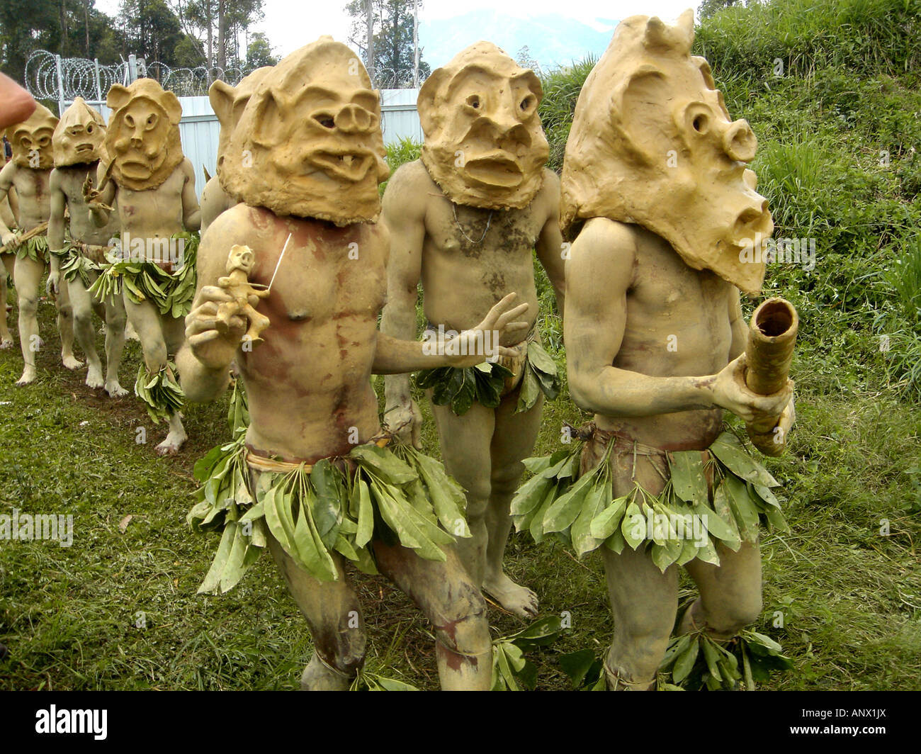 Les hommes avec de l'argile maskt au Highland Festival, Papouasie Nouvelle Guinée Banque D'Images