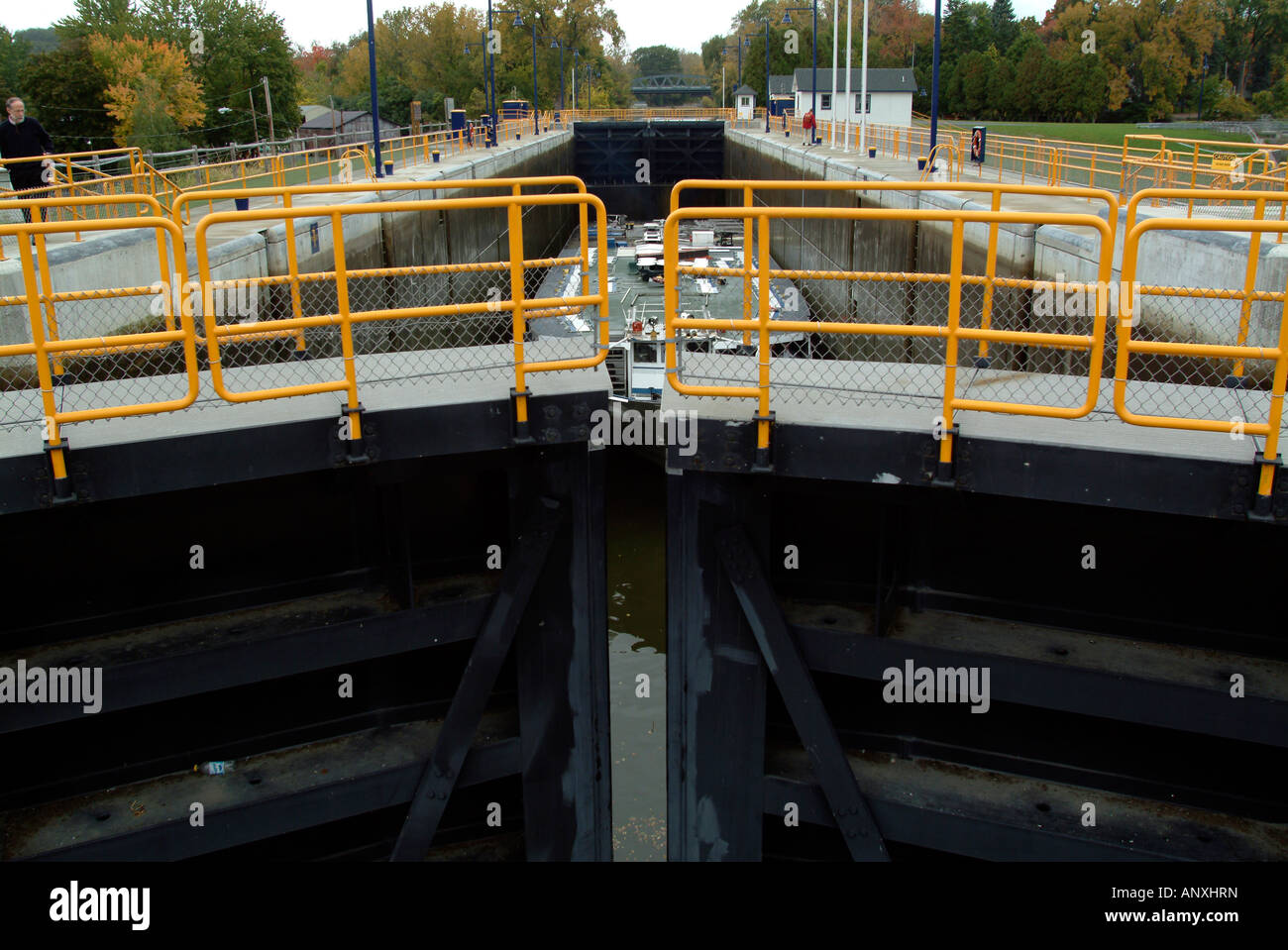 Erie Canal Waterford New York NY sur ouverture de porte verrou pour permettre de passer d'un navire sur le canal Banque D'Images