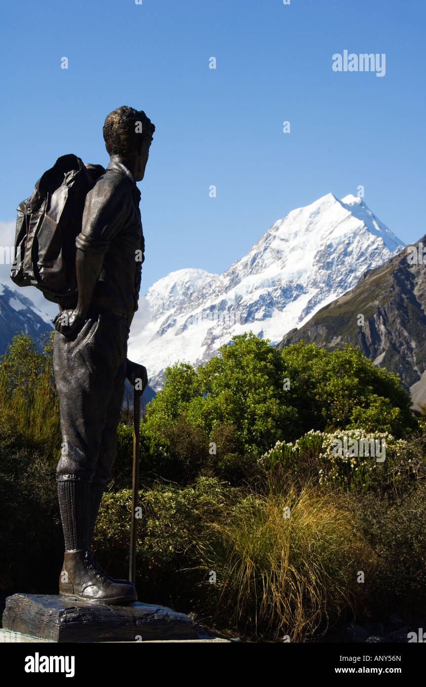 Nouvelle Zélande, île du Sud, Mackenzie Country. Mt Cook National Park, une statue de Sir Edmund Hillary. Banque D'Images