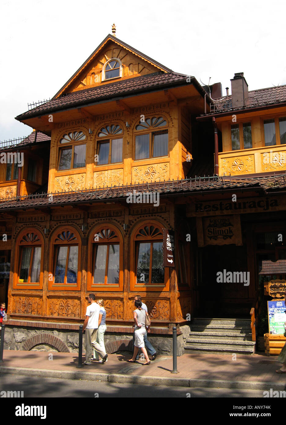 Pologne Zakopane Tatras ville Mt Rue Krupowki Banque D'Images