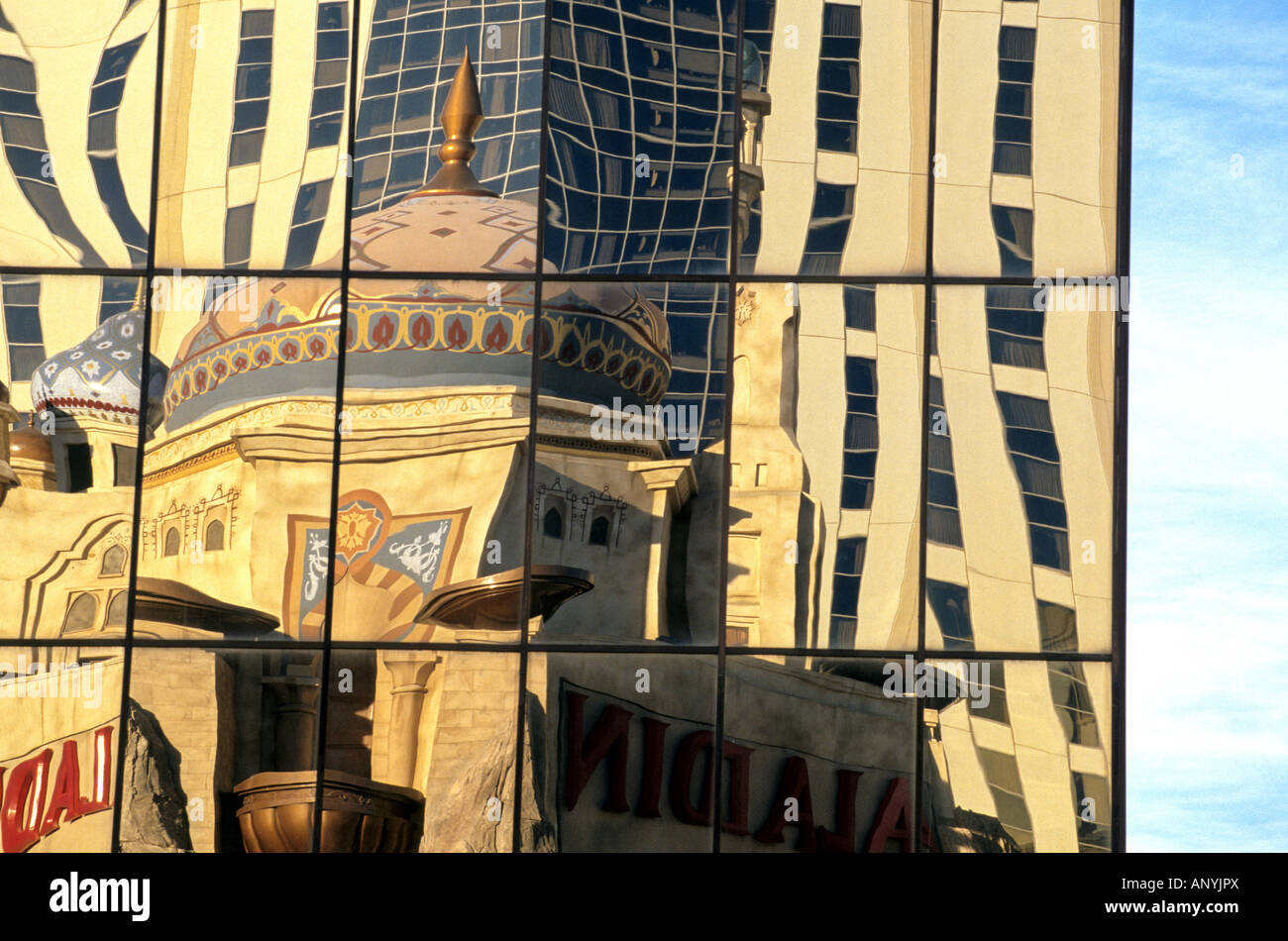 Reflet de la façade de l'Aladdin Hotel Casino à Las Vegas, Nevada, USA Banque D'Images
