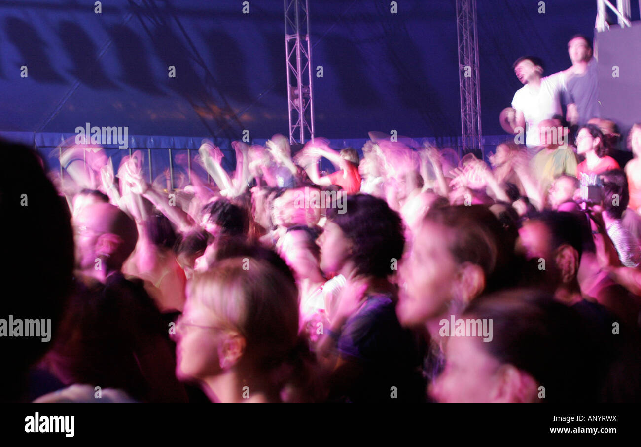 La foule au Summercase festival de Barcelone regarder LCD Soundsystem en 2007 Banque D'Images