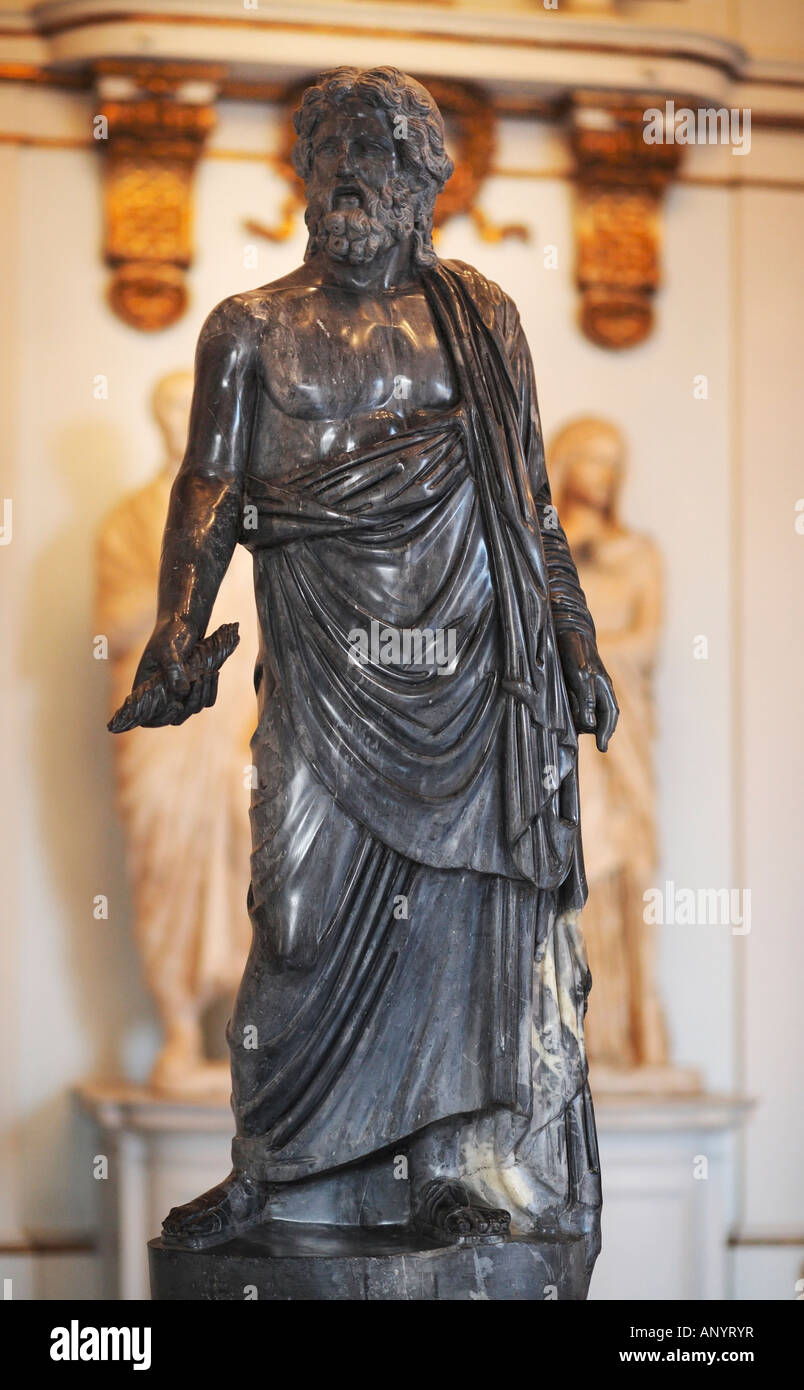 Statue en marbre noir de Zeus, Grand Hall, Musées du Capitole, Musei Capitolini, Rome, Italie Banque D'Images
