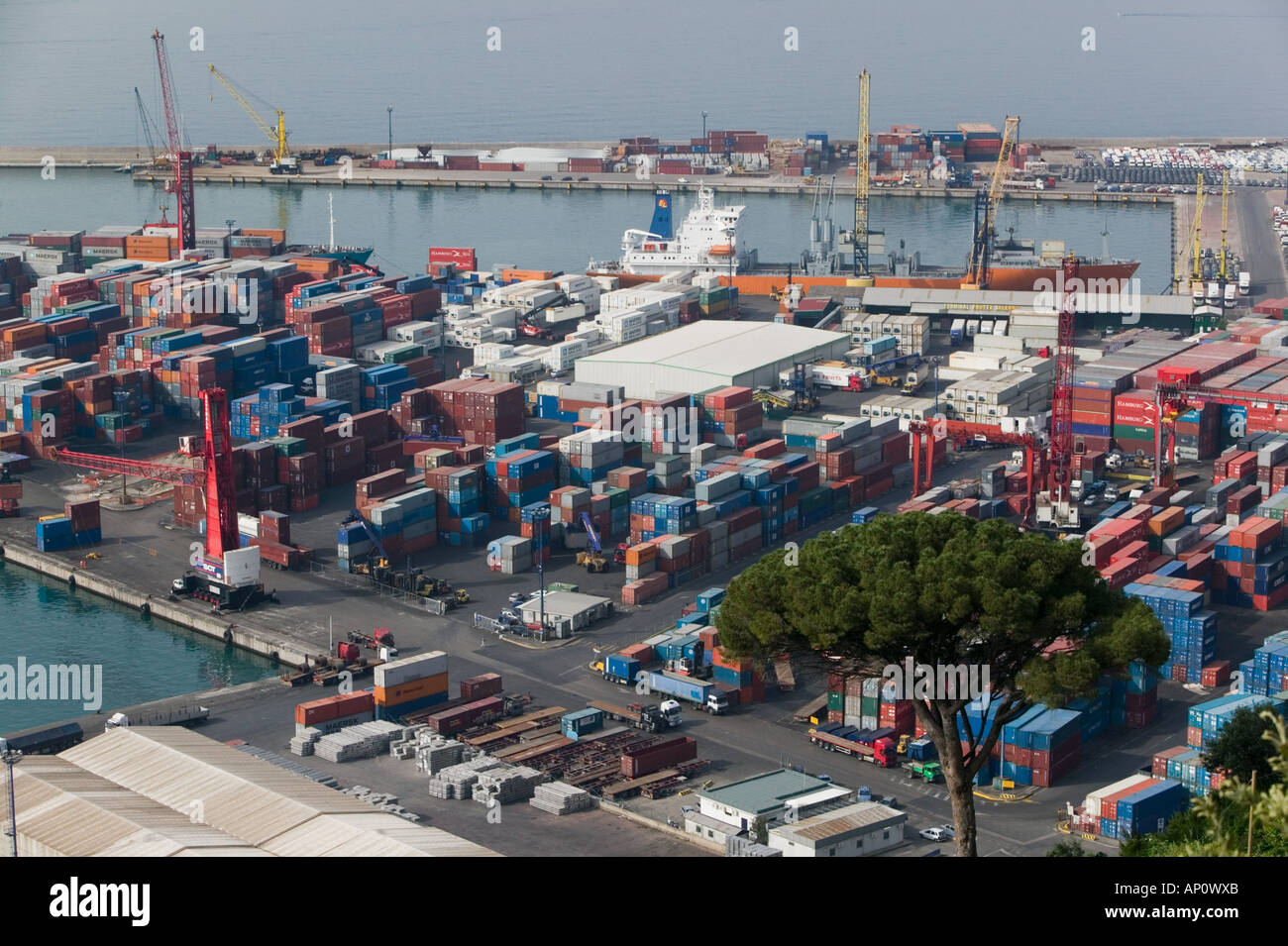 L'Italie, Campanie, (Côte d'Amalfi, Salerno) : Vue sur le port commercial de Salerne Banque D'Images