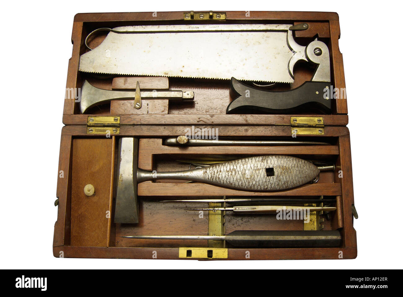 Boîte à outils chirurgicaux couteau scalpel scie marteau burin en bois  anciens en bois acajou collectionneur chirurgien médecin de l'hôpital  urgences médicales Photo Stock - Alamy