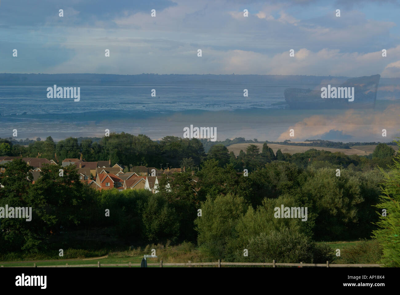 Paysage de Maidstone Kent reflétant la situation mer passé Banque D'Images