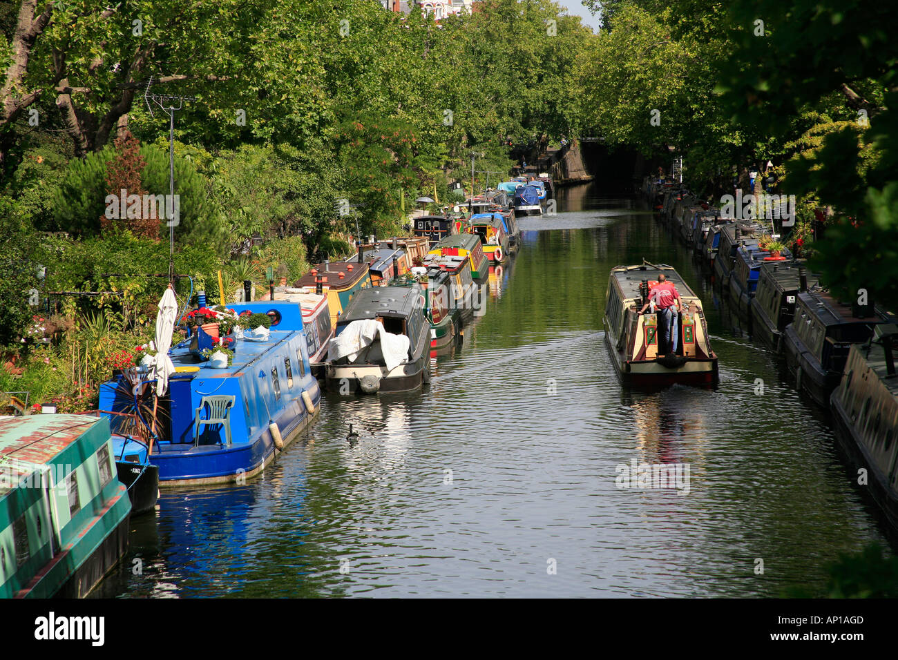 Péniches barges à la petite Venise à Londres le Regents Canal. Banque D'Images