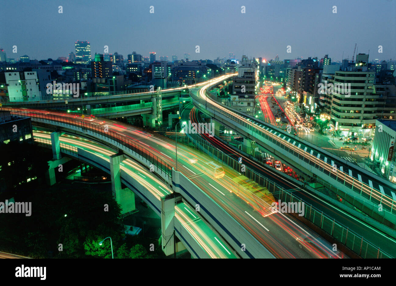 Le Shinto Autoroute Express double couche, l'Autoroute, Roppangi, Tokyo, Japon Banque D'Images