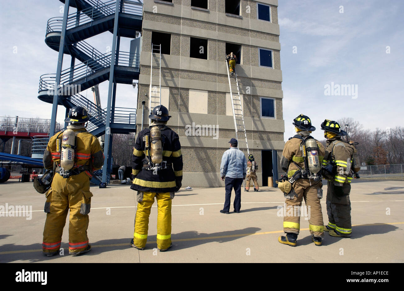 À l'école de formation des pompiers d'échelles Banque D'Images