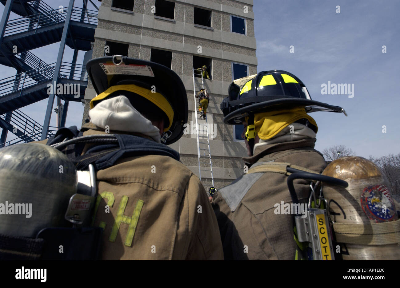 À l'école de formation des pompiers d'échelles Banque D'Images