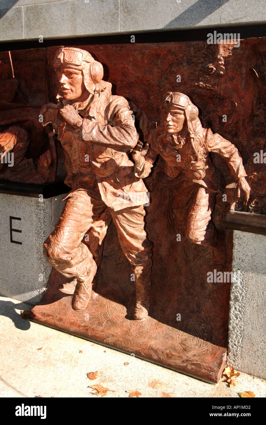 La bataille d'Angleterre, Seconde Guerre mondiale 2 memorial monument en bronze sculpture & par Paul jour Victoria Embankment Thames Westminster London England UK Banque D'Images