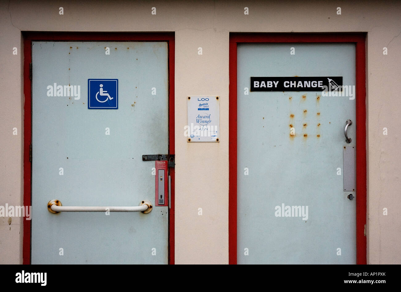 2 portes de toilette Banque D'Images