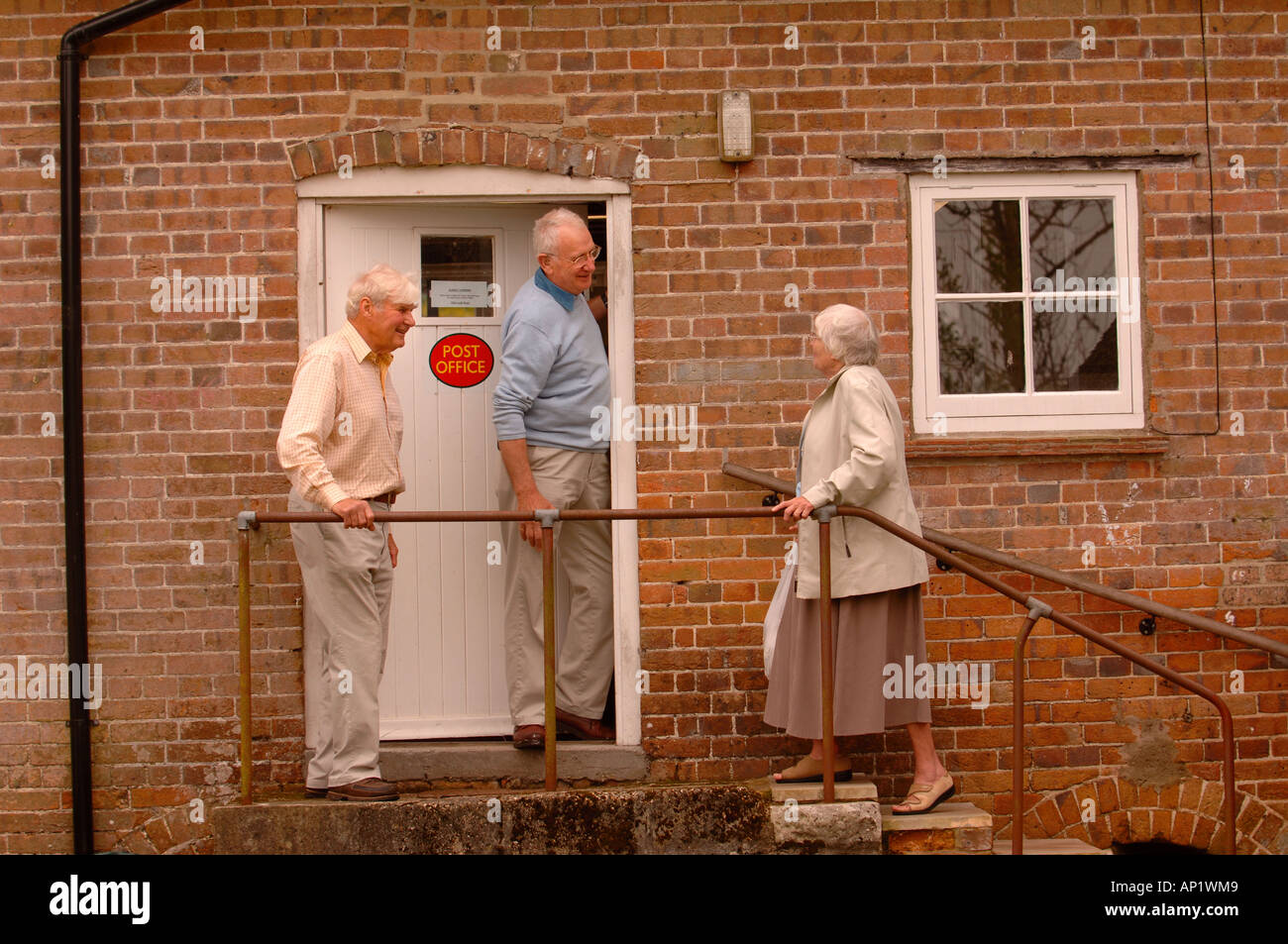 Le magasin DU VILLAGE ET BUREAU DE POSTE À BRIANTSPUDDLE DANS LE DORSET UK Banque D'Images