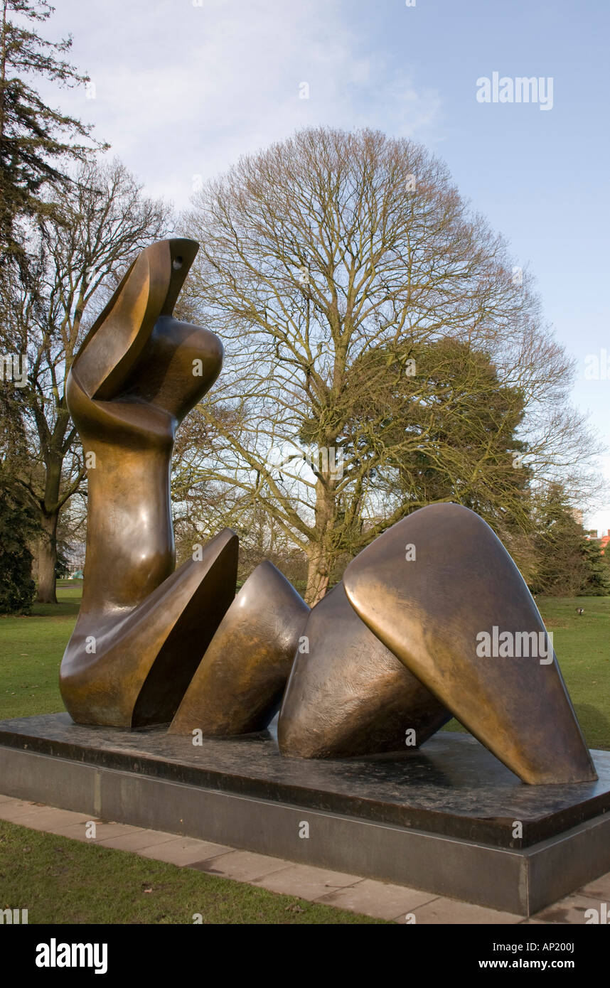 Henry Moore à Kew, inclinables en deux pièces Figure Cut 1979-81 Banque D'Images