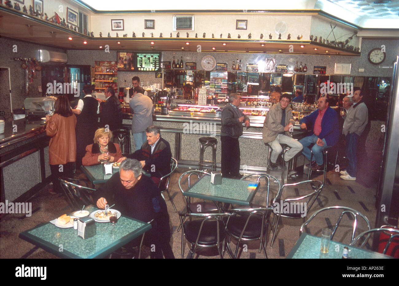 Intérieur d'une cafétéria à Madrid Espagne Banque D'Images