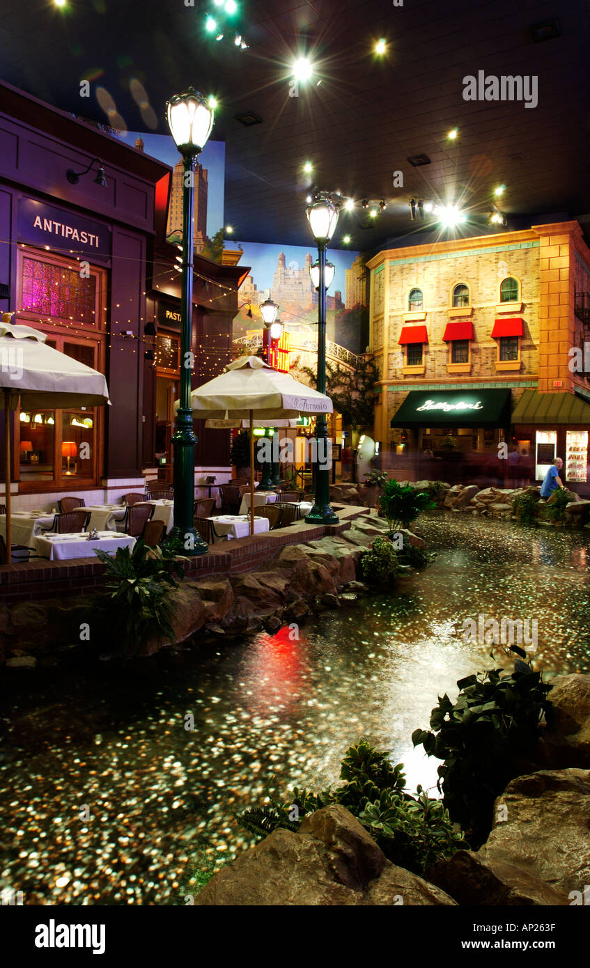 Scène de rue et des boutiques à l'intérieur de New York New York Hotel Las Vegas Banque D'Images