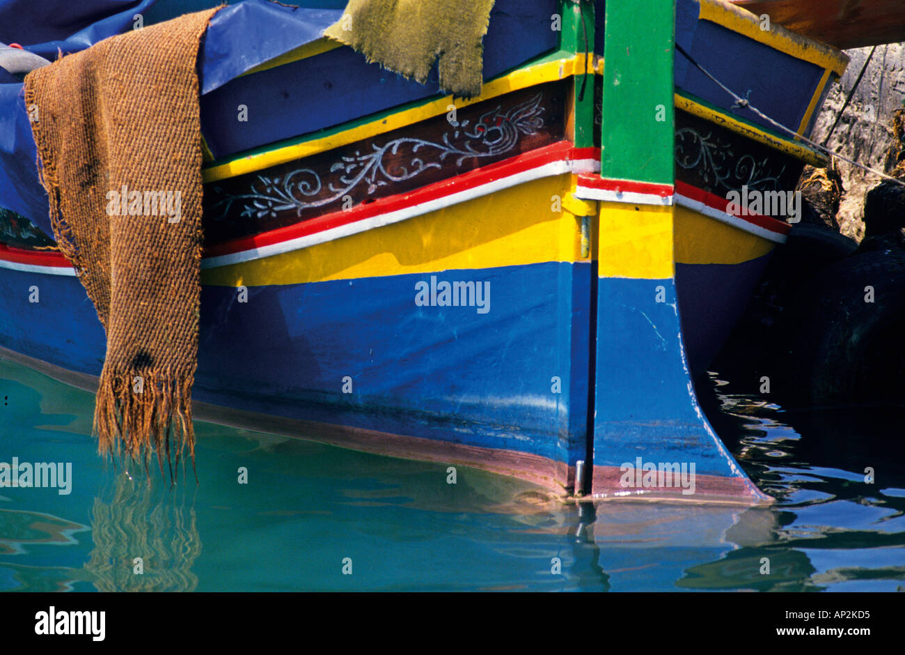 L'arrière du bateau de pêche dans le port de Marsaxlokk Malte Europe Banque D'Images