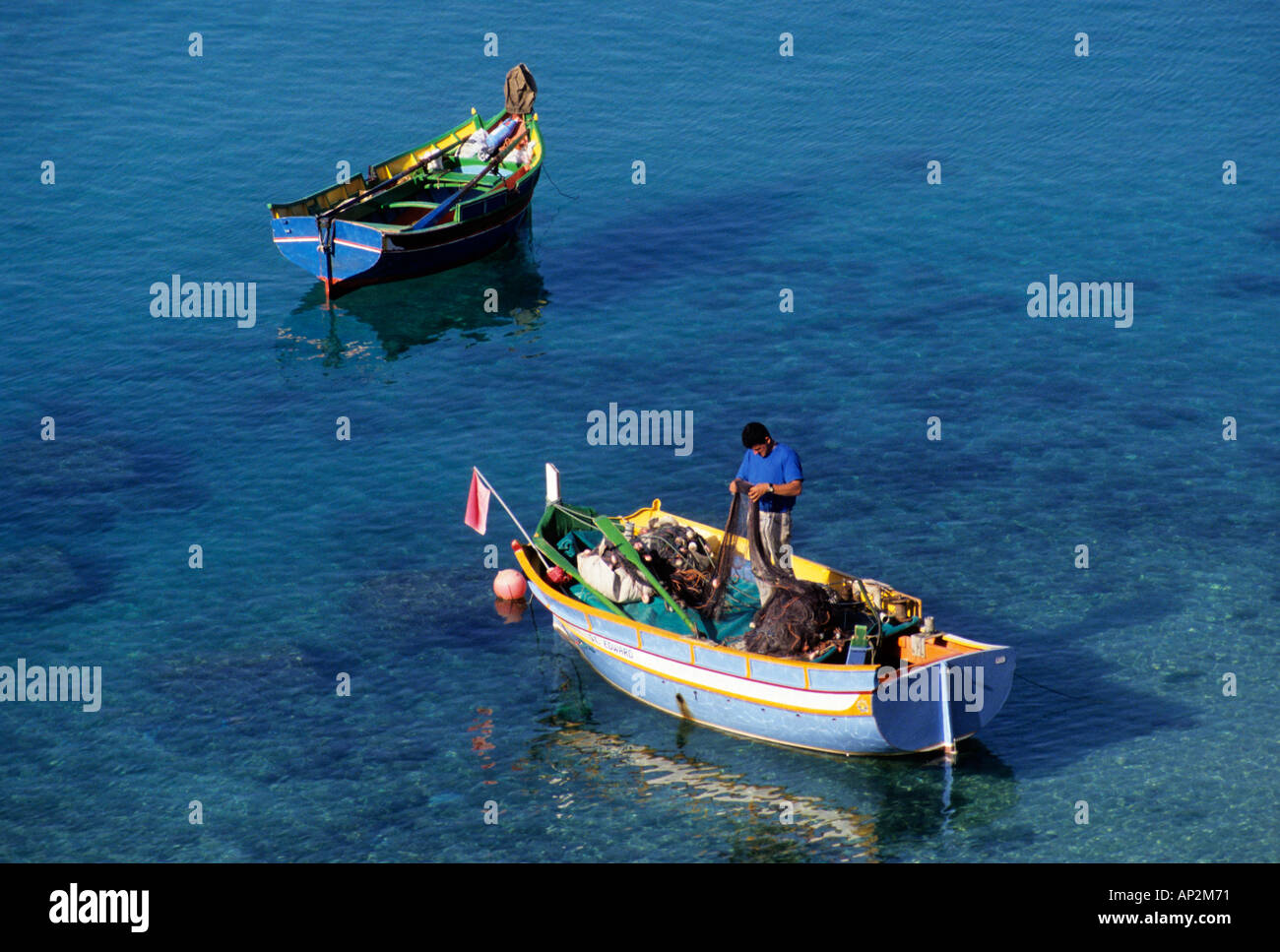 Pêcheur net tendance bateau de pêche en Europe Malte Banque D'Images