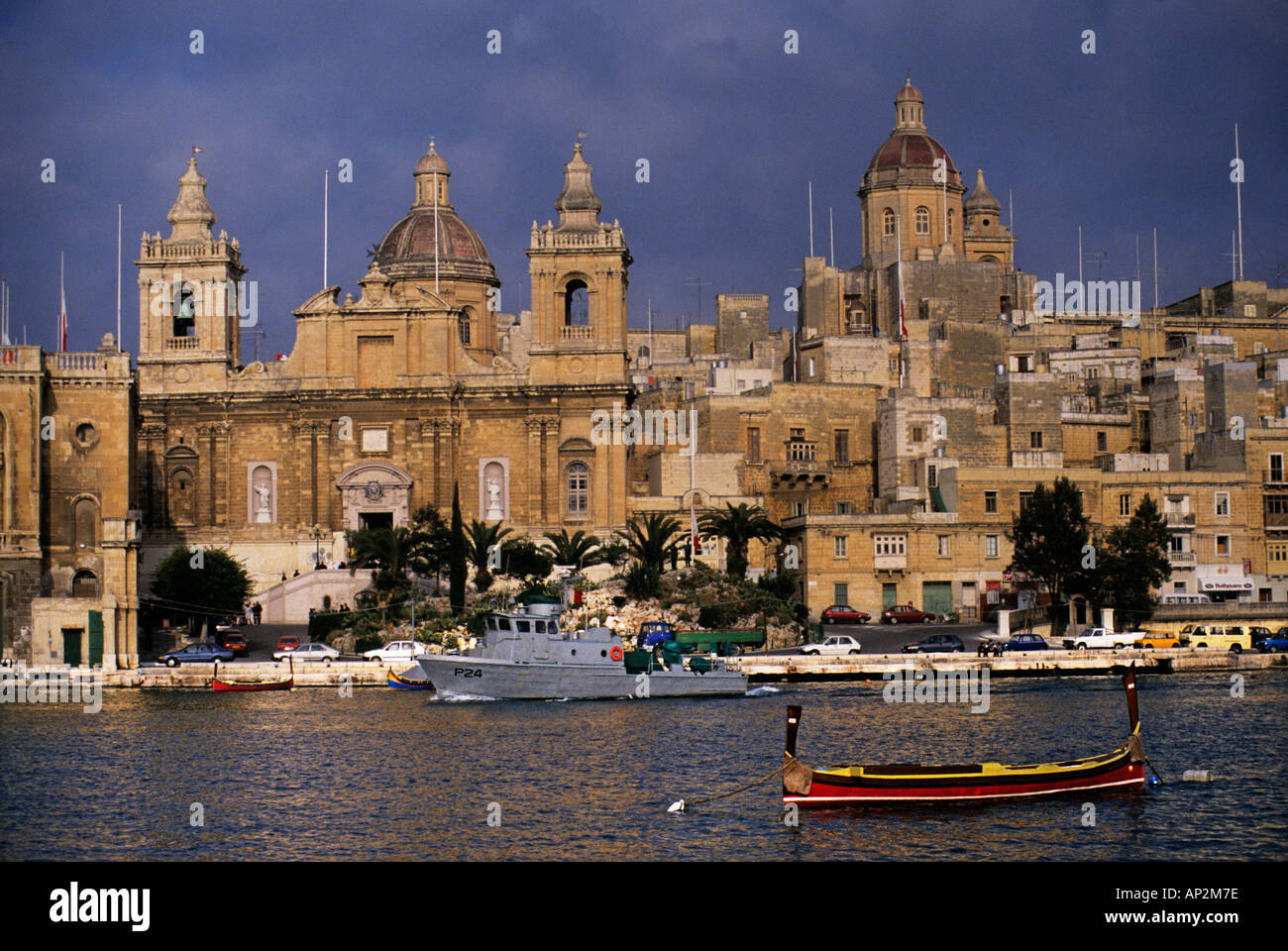 Bateau de pêche en Europe Malte Valletta port Banque D'Images