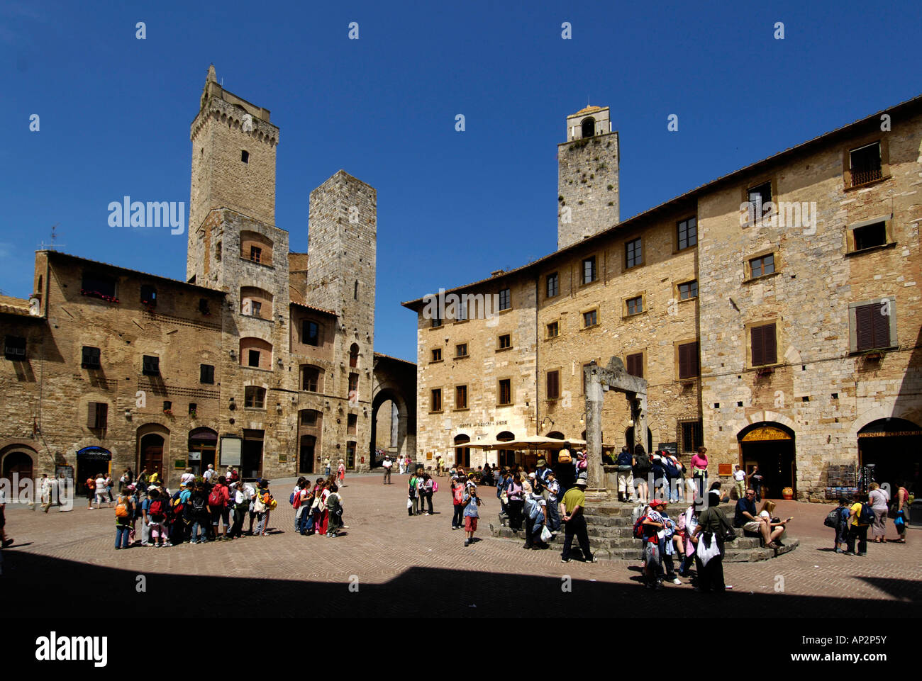 Une petite ville médiévale fortifiée, San Gimignano, Toscane, Italie Banque D'Images