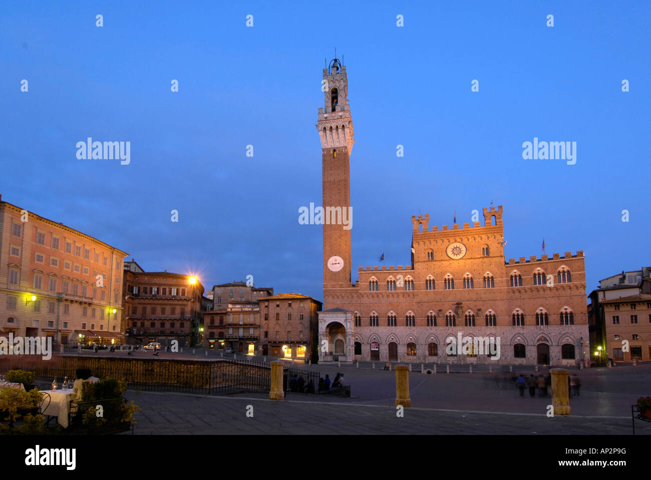 La Piazza del Campo dans la soirée, Sienne, Toscane, Italie Banque D'Images