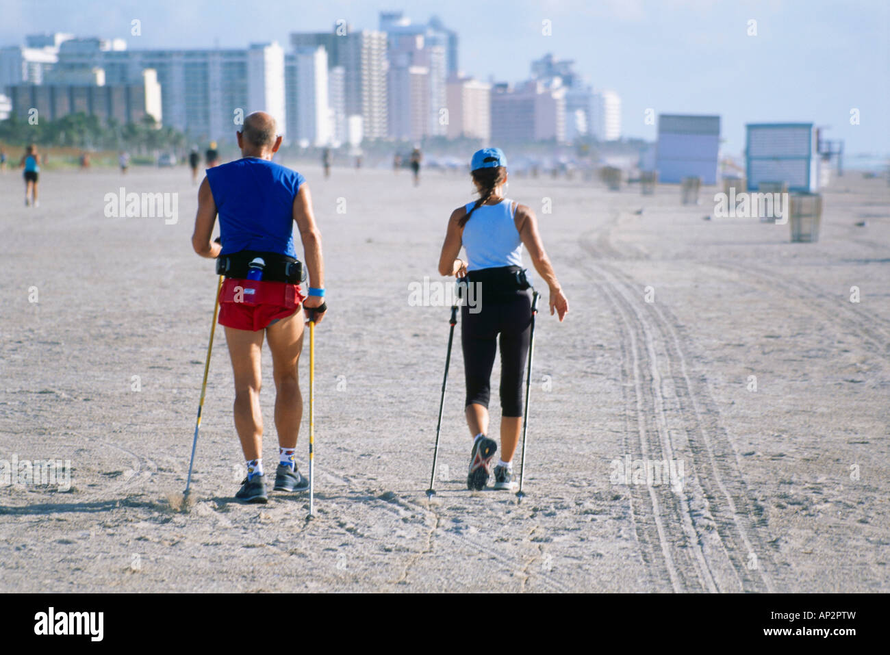 Remise en Forme le matin sur la plage, South Beach, Miami, Floride, USA Banque D'Images Remise en Forme le matin sur la plage, South Beach, Miami, Floride, USA Banque D'Images